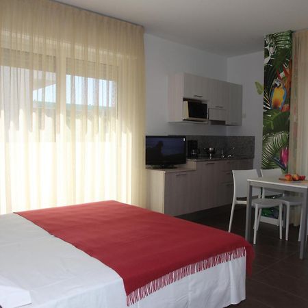 Hotel Luciana Бібіоне Екстер'єр фото