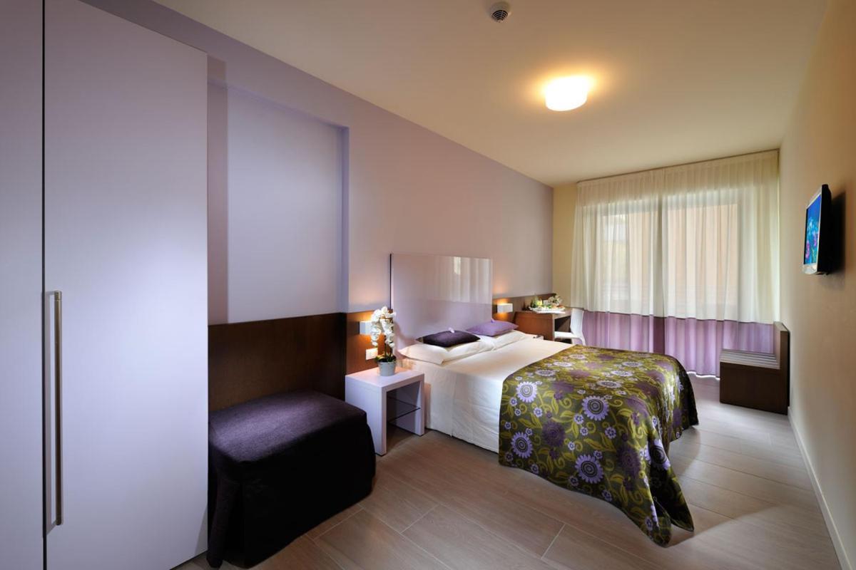 Hotel Luciana Бібіоне Екстер'єр фото