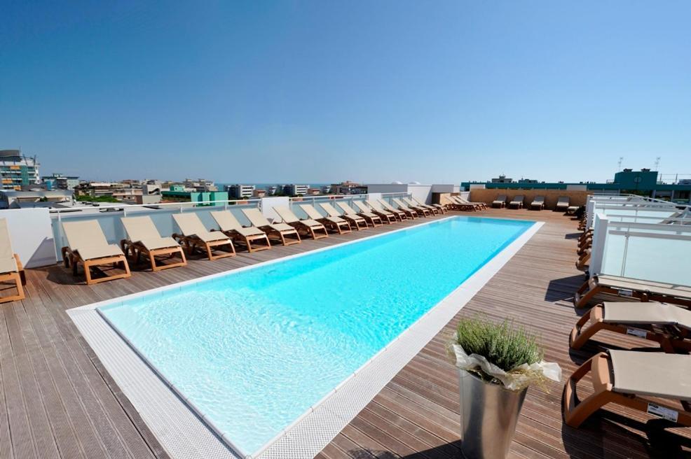 Hotel Luciana Бібіоне Екстер'єр фото