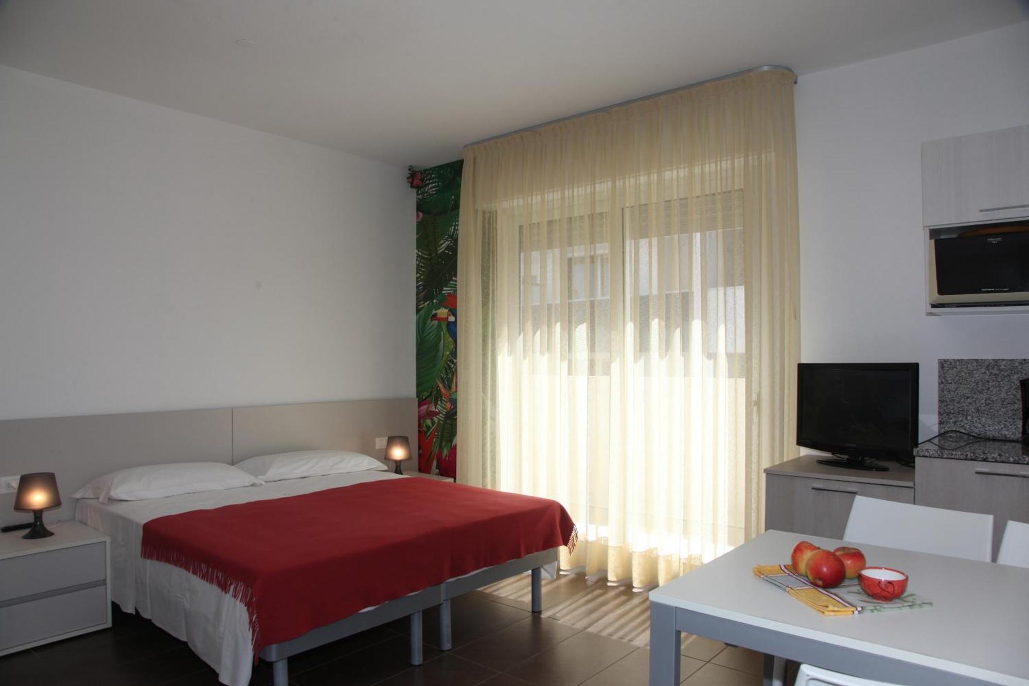 Hotel Luciana Бібіоне Екстер'єр фото