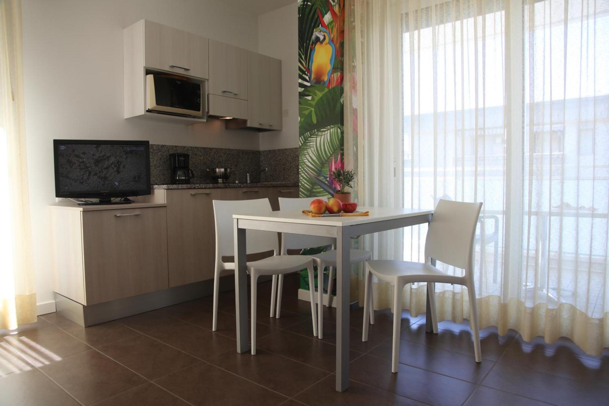 Hotel Luciana Бібіоне Екстер'єр фото