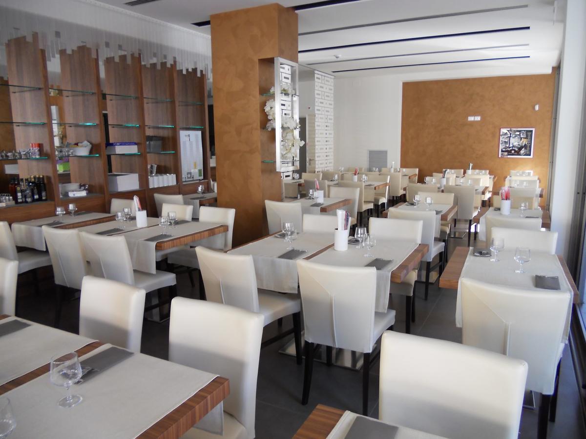 Hotel Luciana Бібіоне Екстер'єр фото