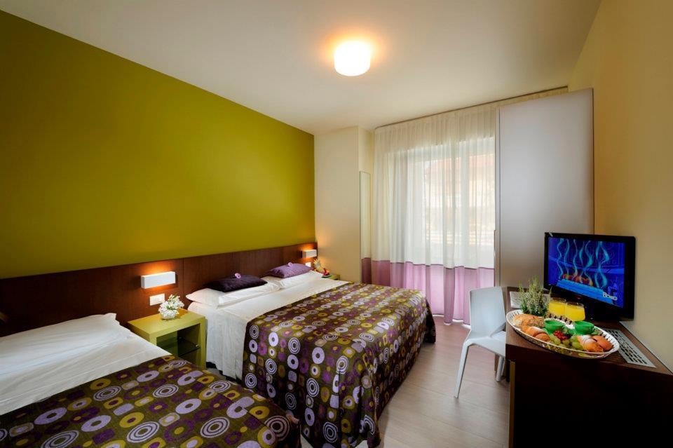 Hotel Luciana Бібіоне Екстер'єр фото