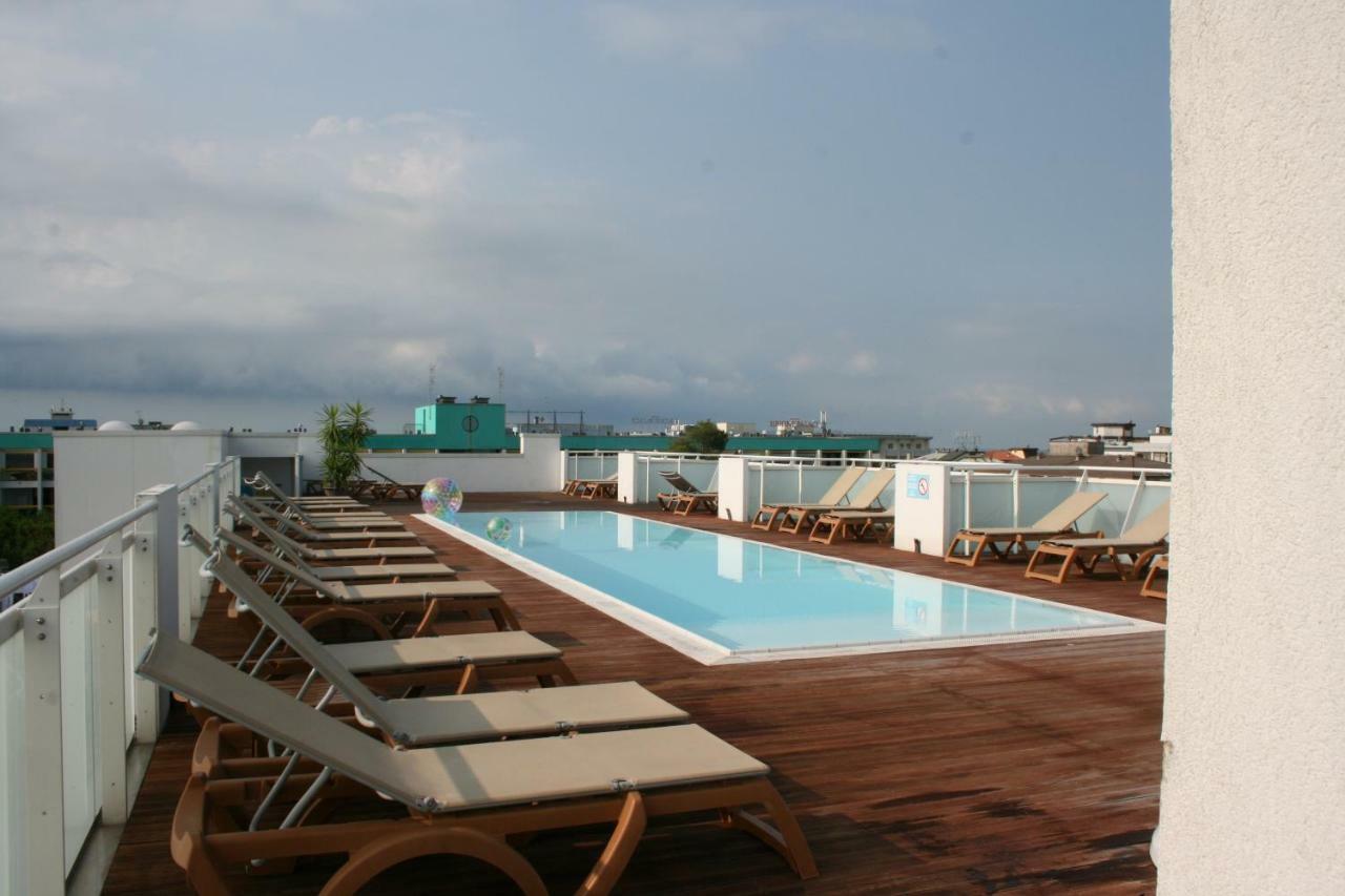 Hotel Luciana Бібіоне Екстер'єр фото